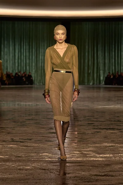 Look 19